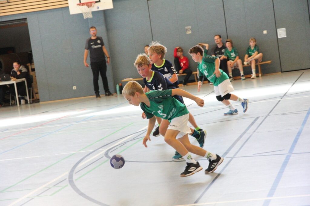 Tim erobert den Ball