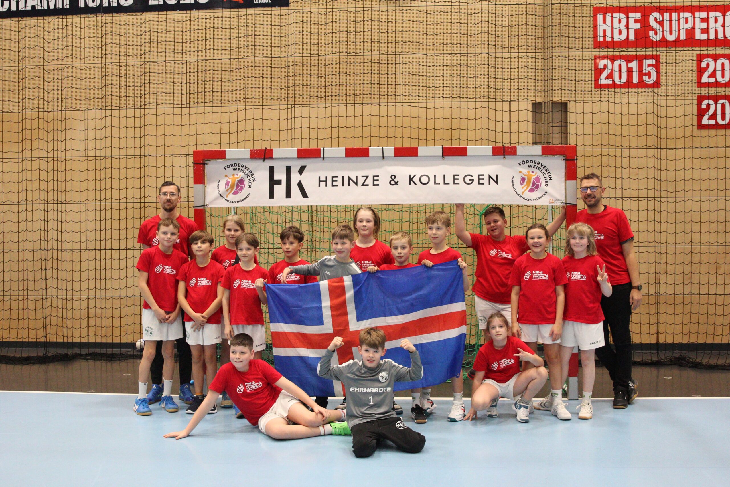 Mehr über den Artikel erfahren Hands up for more